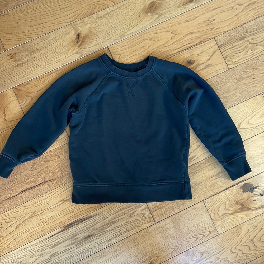 Hanna Andersson size 5 black sweatshirt